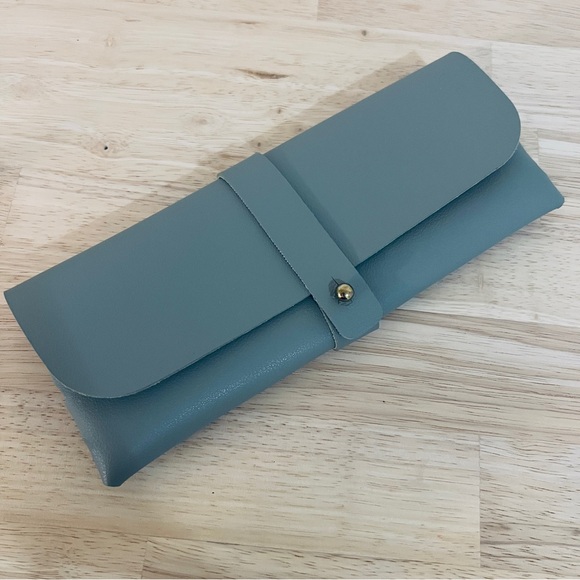 Storage Case - Picture 1 of 3